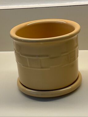 Longaberger Butternut Pottery one Pint Crock with lid